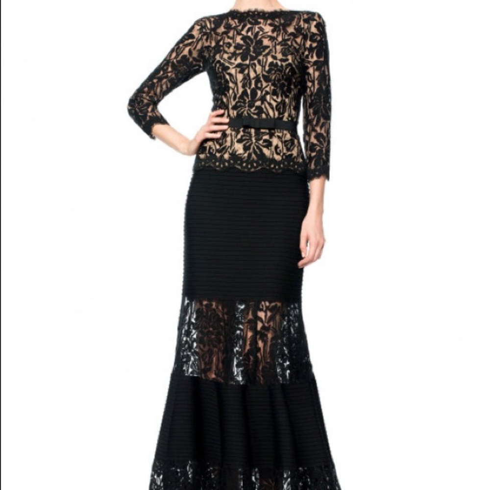 PINTUCK JERSEY & LACE ¾ SLEEVE GOWN
TADASHI SHOJI